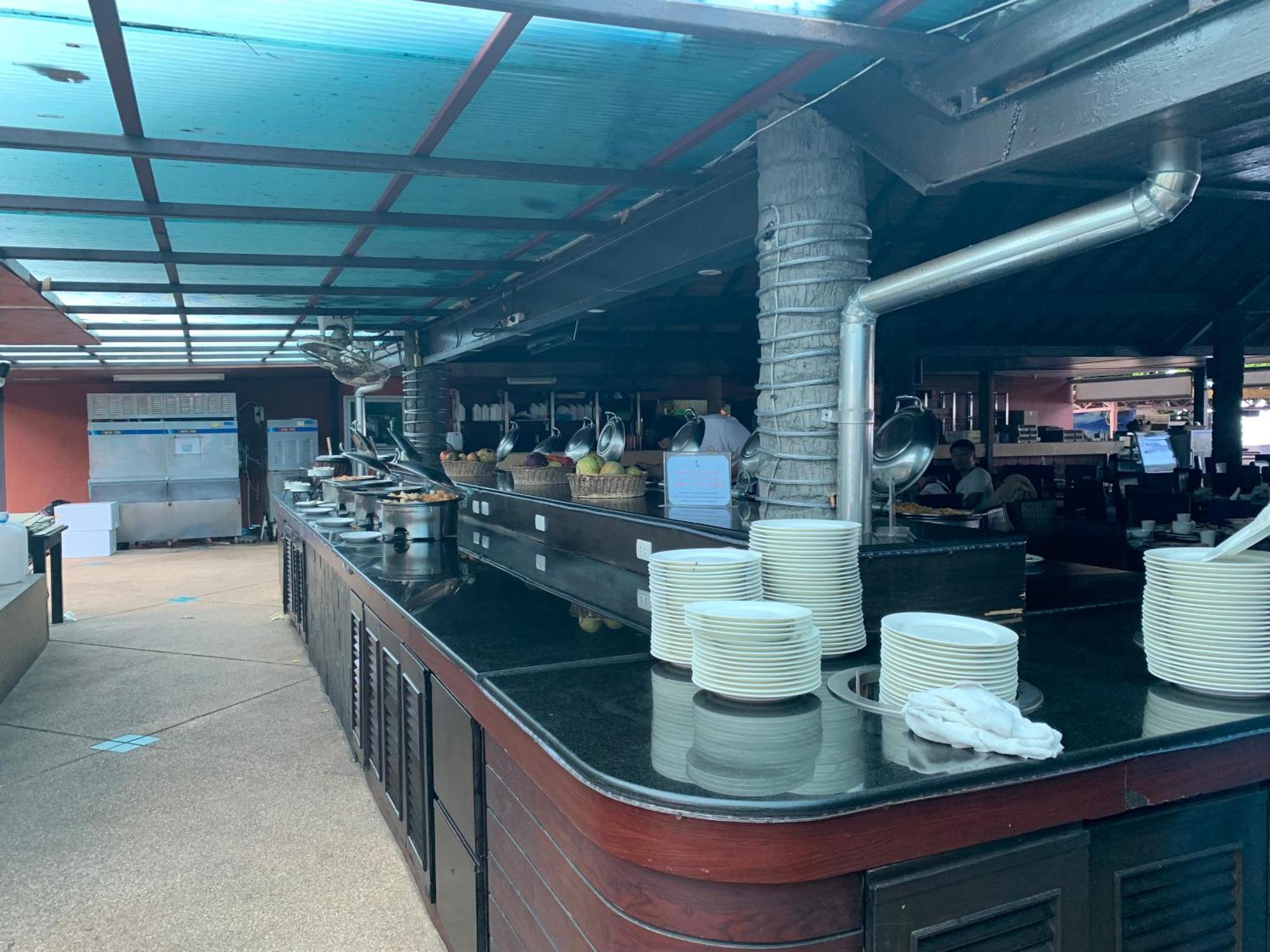 Blue Bay Resort - Access To Pool And Beach-Phuket & Krabi Ko Yao Yai Luaran gambar The buffet at the restaurant