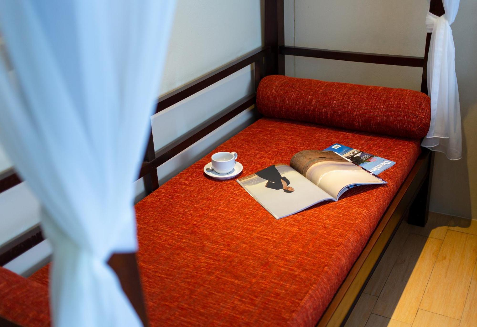 Blue Bay Resort - Access To Pool And Beach-Phuket & Krabi Ko Yao Yai Luaran gambar A futon